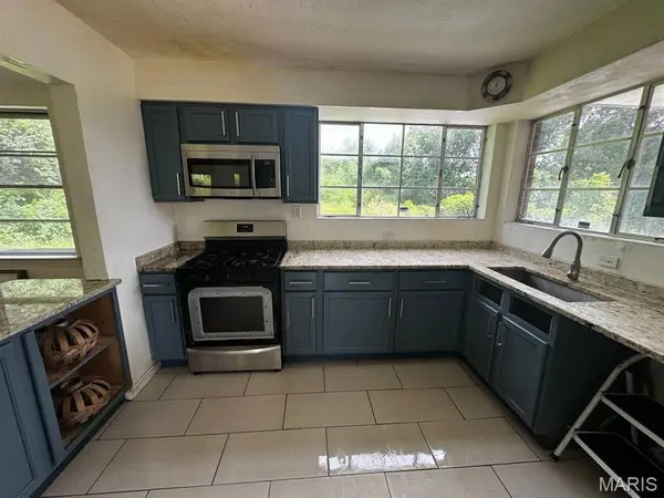 1823 Parker RD, St Louis, MO 63138