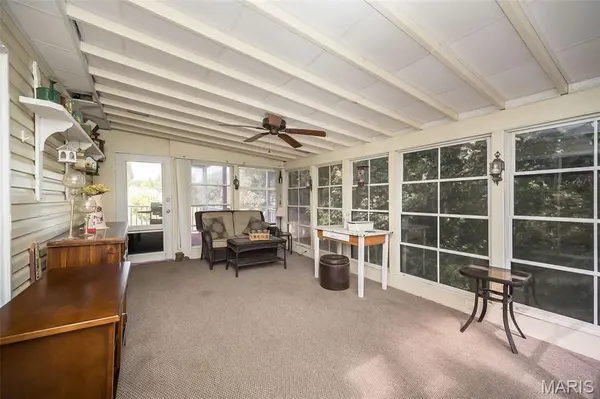 218 S Warren DR, Winfield, MO 63389