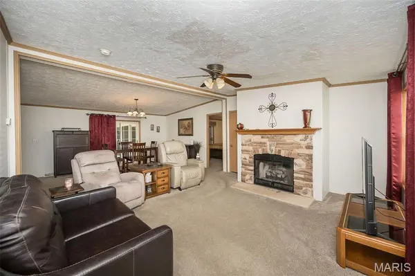 218 S Warren DR, Winfield, MO 63389