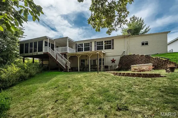 218 S Warren DR, Winfield, MO 63389