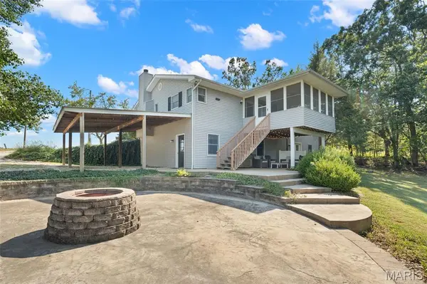 1956 Gunsmith LN, Leslie, MO 63056