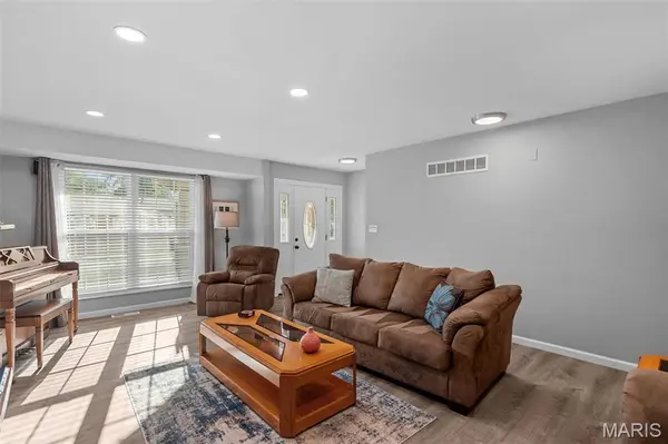412 Woodrun DR, Ballwin, MO 63021
