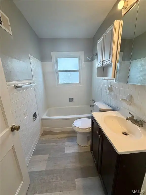 2440 Akins DR, Jennings, MO 63136