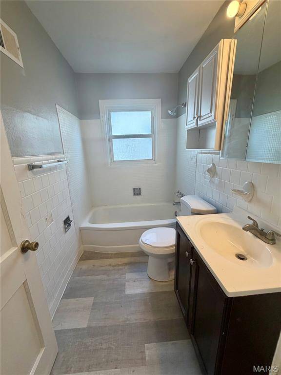 2440 Akins DR, Jennings, MO 63136