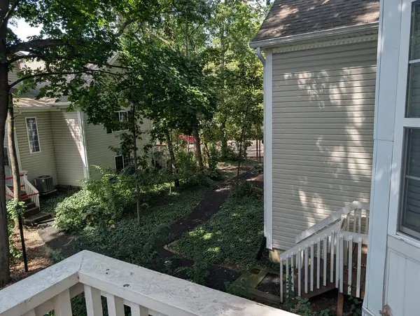 293 W Treehouse LN, Round Lake, IL 60073