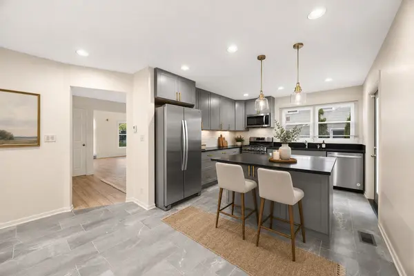 1002 HOBSON DR, Buffalo Grove, IL 60089