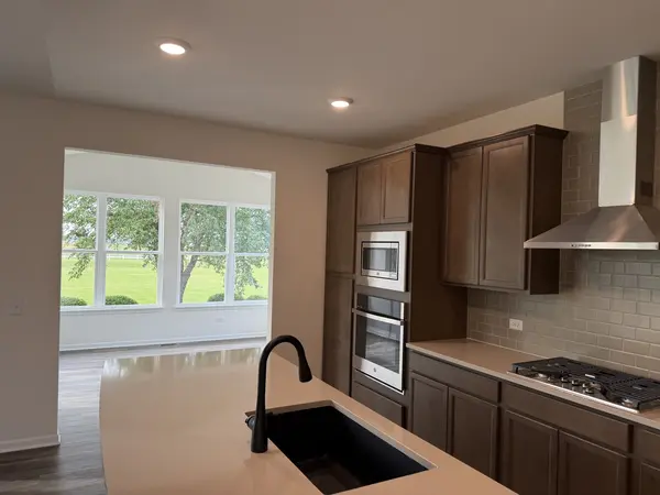 121 Dawson Creek TRL, Poplar Grove, IL 61065
