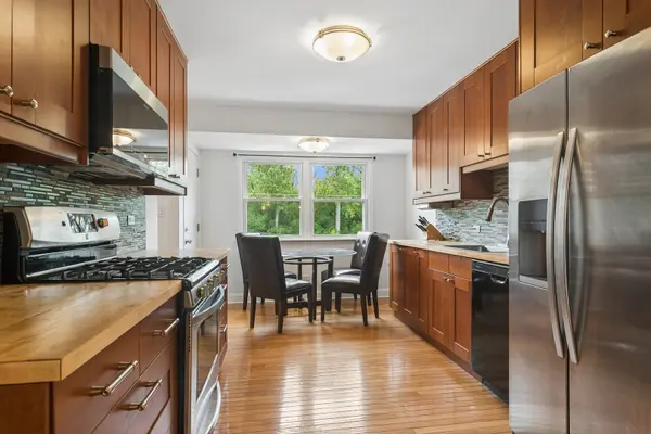 1120 Valley Stream DR, Wheeling, IL 60090