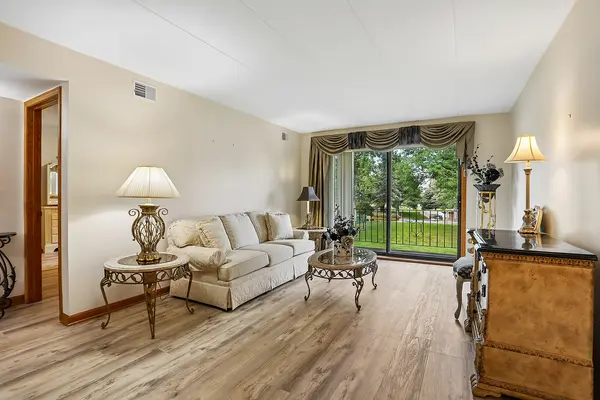 11009 S Theresa CIR #2B, Palos Hills, IL 60465