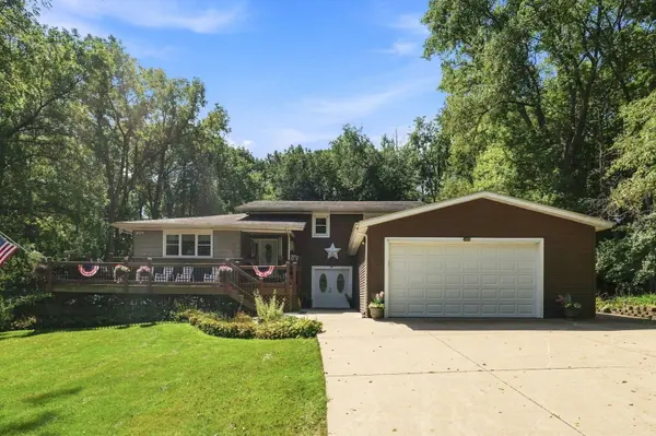 11 SANDPIPER DR, Blue Grass, IA 52726