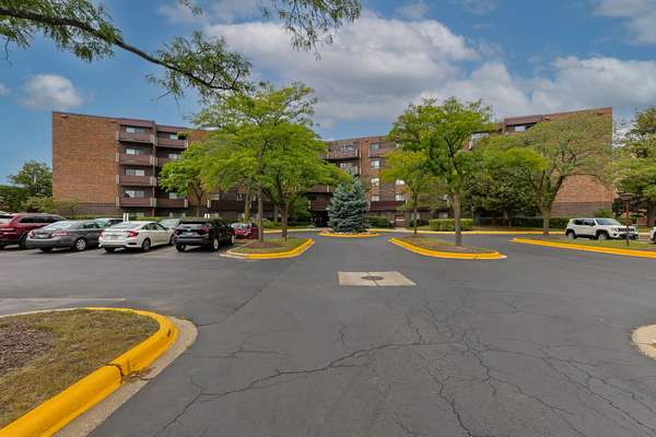 840 Wellington AVE #501, Elk Grove Village, IL 60007