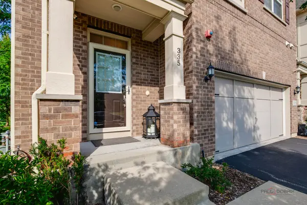 335 Camberley LN, Lincolnshire, IL 60069
