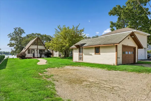 40576 N Grand AVE, Antioch, IL 60002