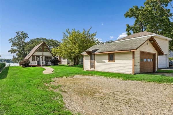 40576 N Grand AVE, Antioch, IL 60002