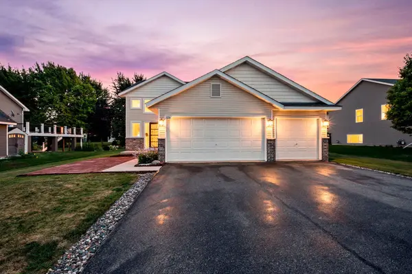 526 Hackney AVE, Shakopee, MN 55379
