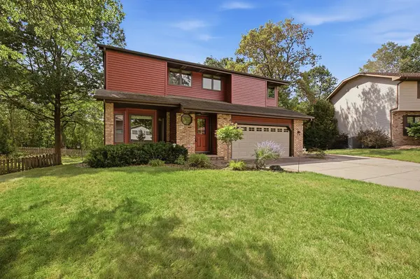 948 Waterford DR W, Eagan, MN 55123