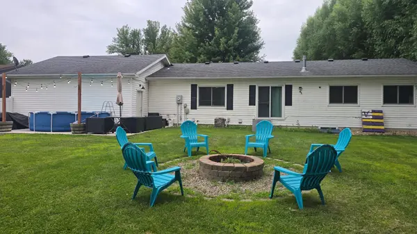 197 2nd ST NE, Clarks Grove, MN 56016