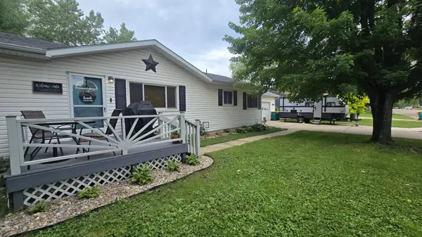 197 2nd ST NE, Clarks Grove, MN 56016