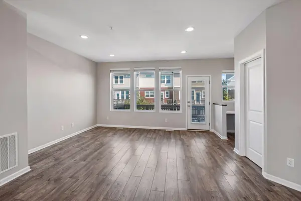 5202 Hampton ST NE, Prior Lake, MN 55372