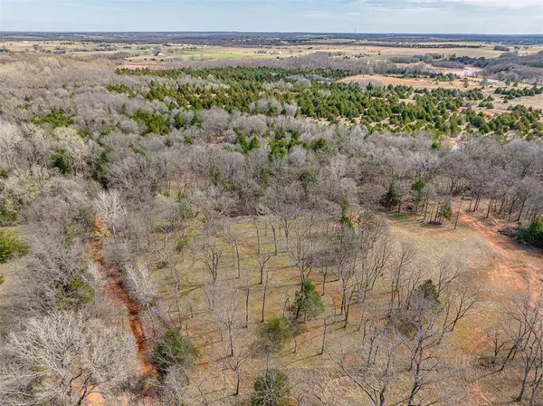 335400 E 1048 RD, Mcloud, OK 74851
