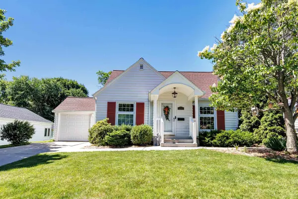 244 E MISSION RD, Green Bay, WI 54301-1802