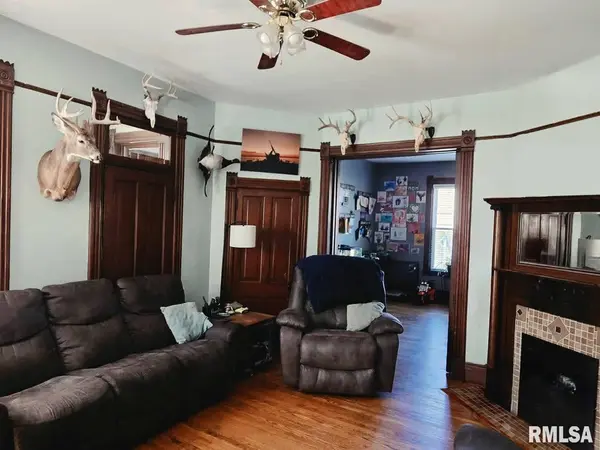101 E WASHINGTON ST, Mt Sterling, IL 62353
