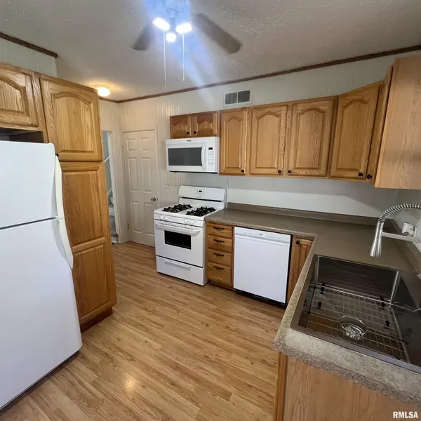 1403 S 9th ST, Pekin, IL 61554