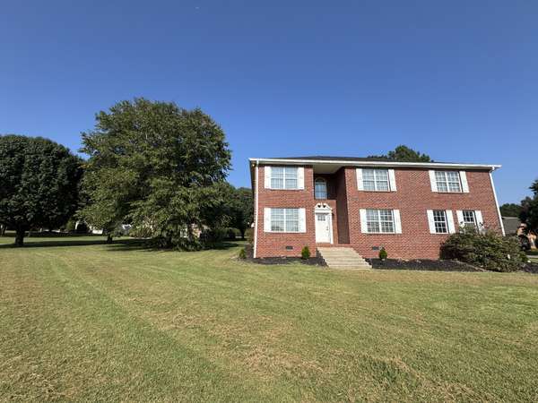 1805 Pointe Ct, Lebanon, TN 37087