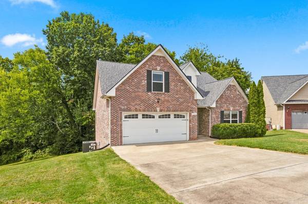 2244 Fairfax Dr, Clarksville, TN 37043