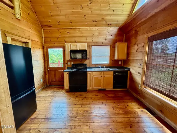 806 Ski View Lane, Sevierville, TN 37876