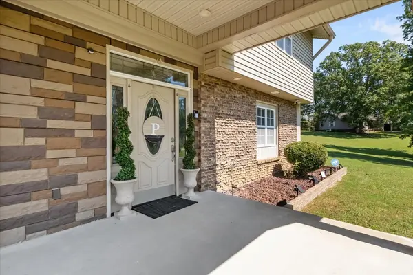 110 Carriage House Dr, Camden, TN 38320