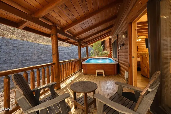 3221 Smoky Ridge Way, Sevierville, TN 37862