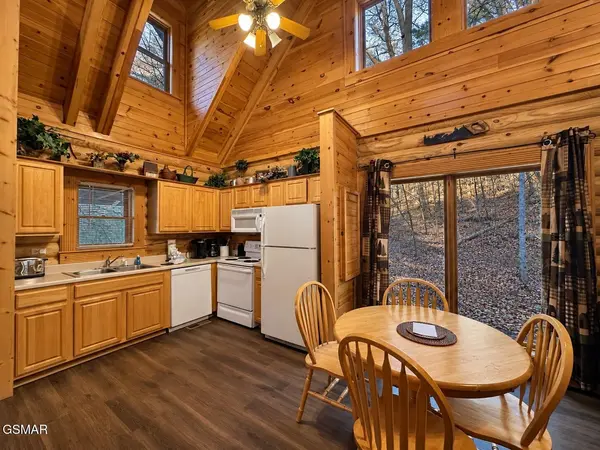 3221 Smoky Ridge Way, Sevierville, TN 37862