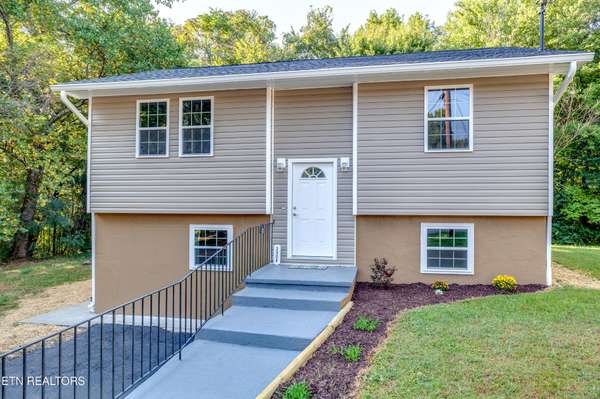 3300 Kendallmac Lane, Knoxville, TN 37931