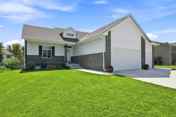 8203 W Lang St, Wichita, KS 67205
