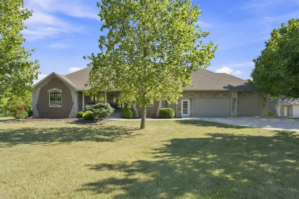 1682 W Country RD, Nixa, MO 65714