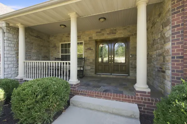1682 W Country RD, Nixa, MO 65714