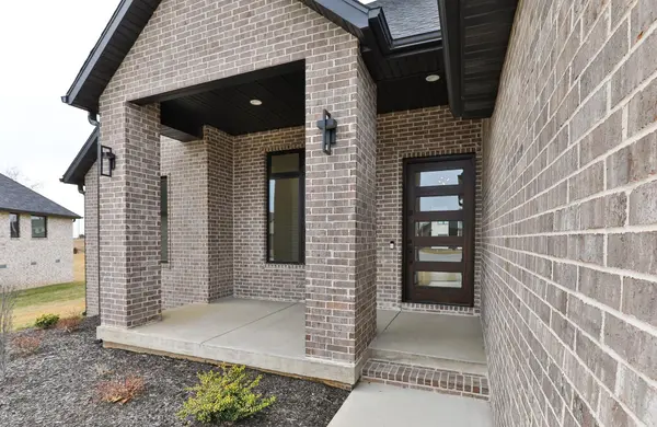 1999 N Alysheba CT, Springfield, MO 65802