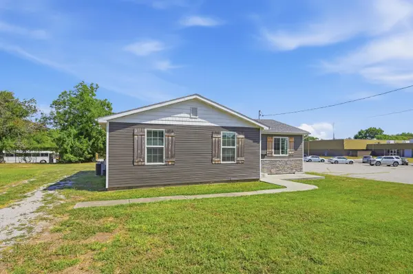 1028 W Ashland ST, Nevada, MO 64772