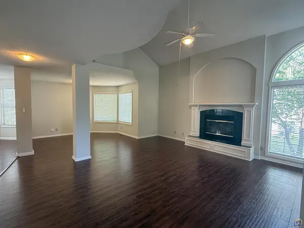 5686 SW 34th ST, Topeka, KS 66614