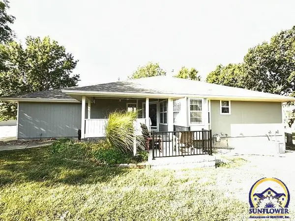 3335 SW Chelsea CIR, Topeka, KS 66614