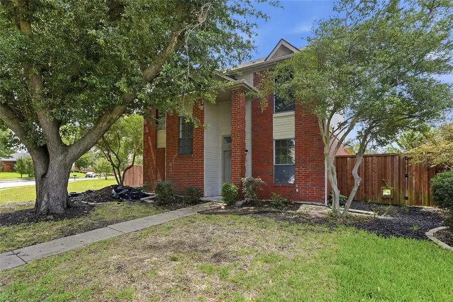 2142 Falcon Ridge Drive, Carrollton, TX 75010