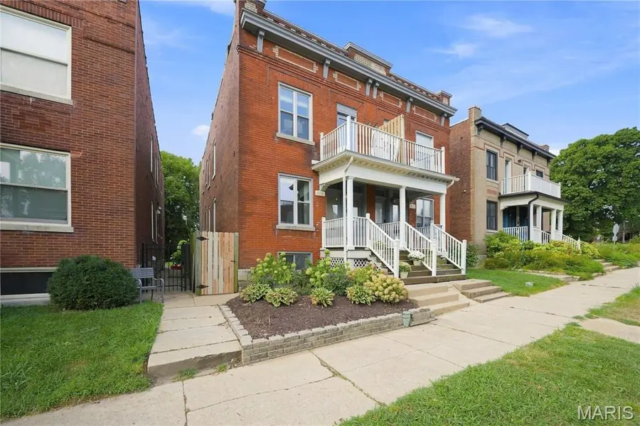 3118 Sidney ST, St Louis, MO 63104