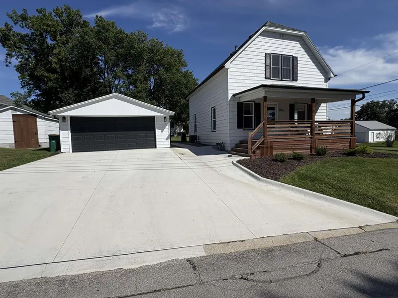 1706 6th ST, Gilbertville, IA 50634