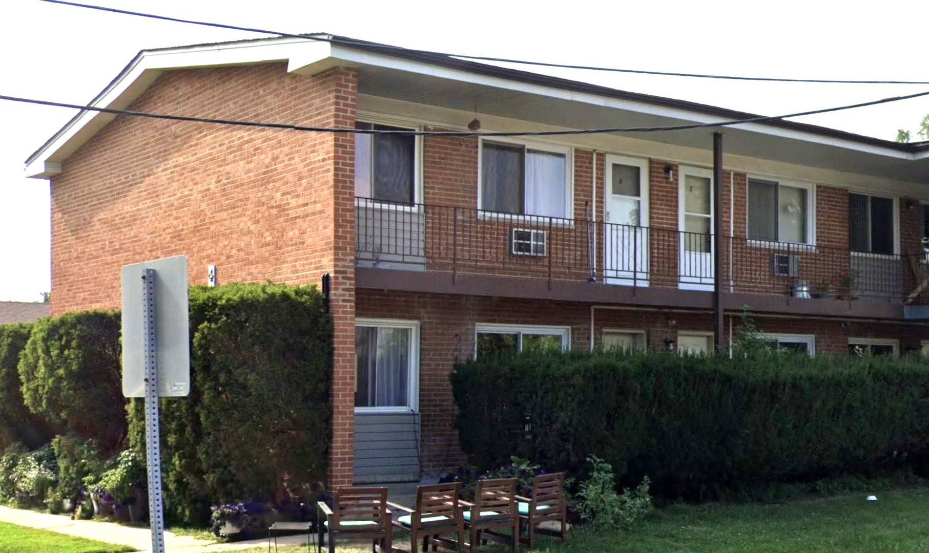 400 W Division ST #3, Villa Park, IL 60181