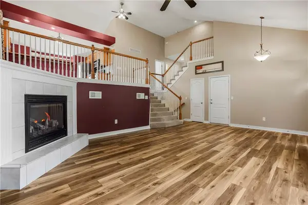 204 Thomas CIR, Louisburg, KS 66053