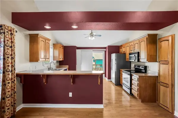 204 Thomas CIR, Louisburg, KS 66053