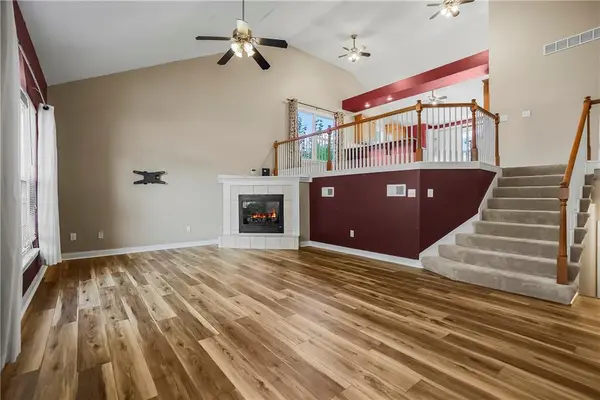 204 Thomas CIR, Louisburg, KS 66053