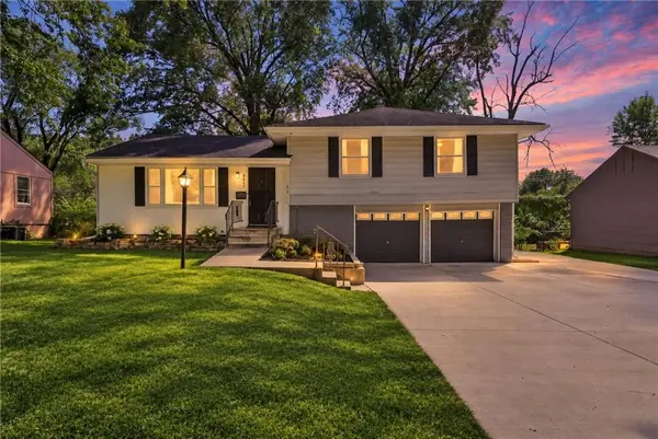 9611 E 80th TER, Raytown, MO 64138