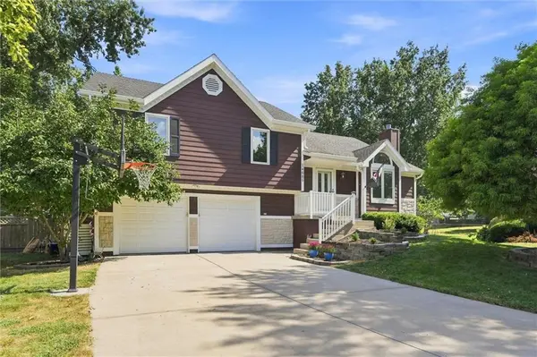 14685 S Constance CT, Olathe, KS 66062